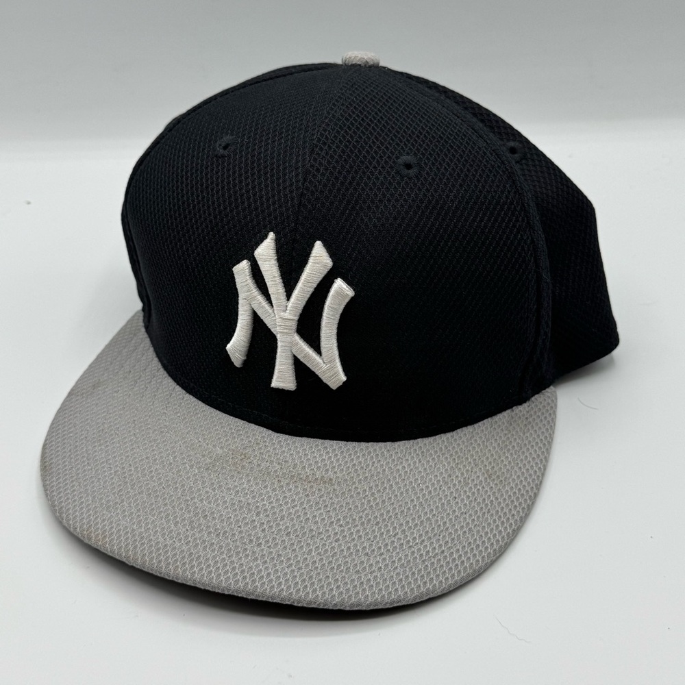 MLB New Era New York Yankees Black and Grey Fitted Baseball Cap Size 7 1/4